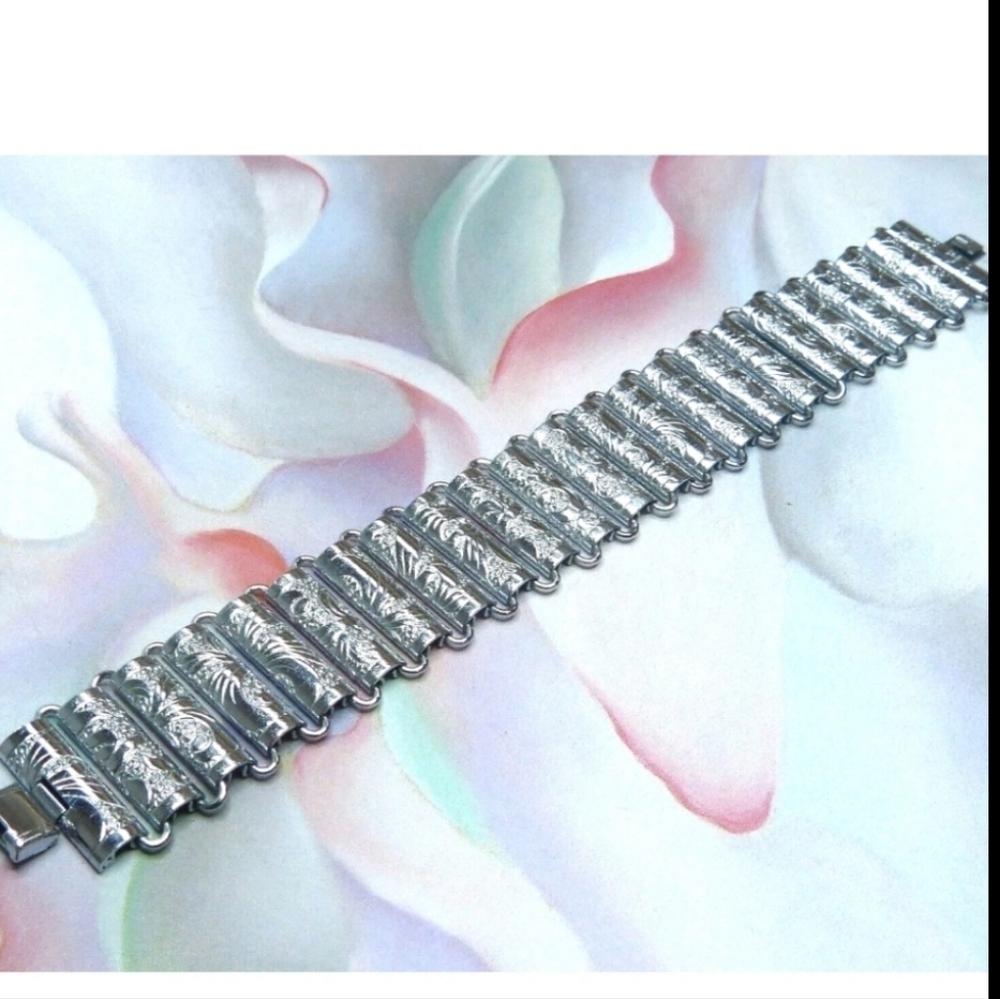 *RARE* Vintage Bright Finish Stainless Steel Embossed Book-Chain Link Bracelet - Picture 3 of 11